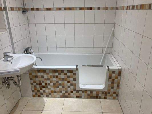 Detail Wanne mit Einstieg