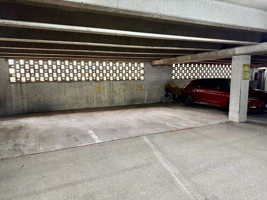 Tiefgaragenstellplatz