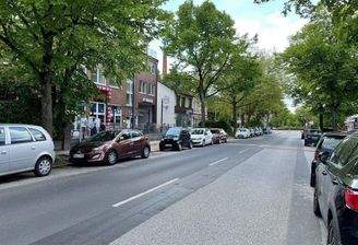 Blick rechts vom Grundstück.jpg