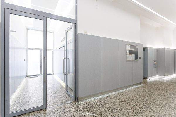 Eingangsbereich Gebäude