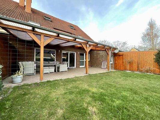 Große überdachte Terrasse