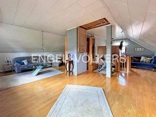 Arbeits- und Hobbyzimmer DG