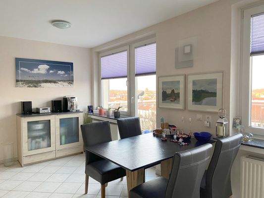 Küche mit Zugang Terrasse.jpg