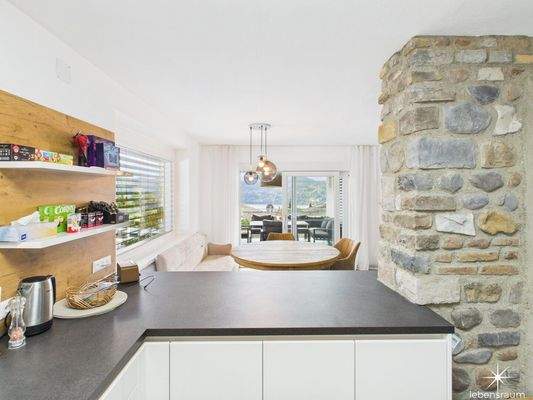 Küche und Essbereich.