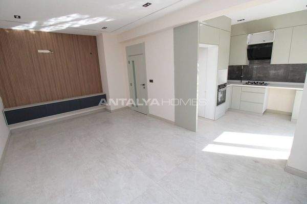1 and 2-Bedroom Flats in a Complex with Pool in Antalya Lara