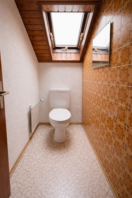 Toilette DG  - KI ausgeräumt