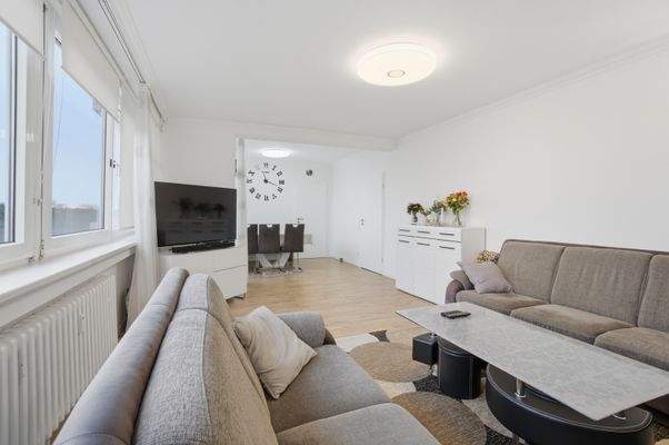 Geräumiges Wohnzimmer