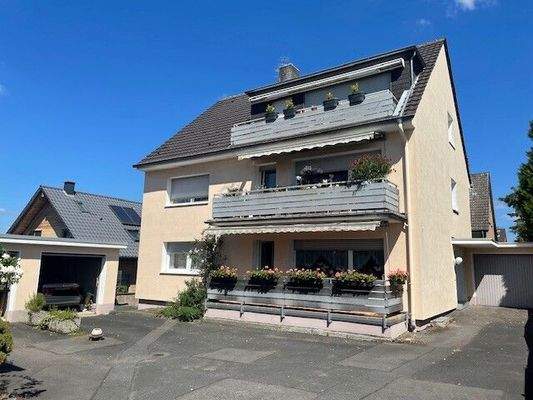 Hinteres Haus mit Garage