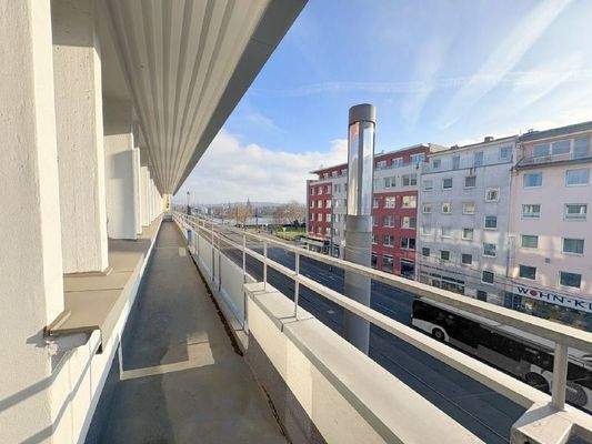Balkon mit Rheinblick
