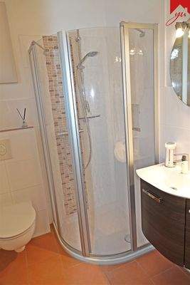 Gäste-WC mit Dusche