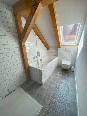 Bad im Dachgeschoss