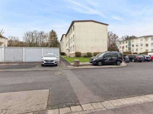 Außenansicht mit Stellplatz 