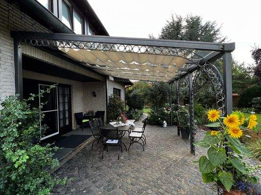 überdachter Terrassenbereich 