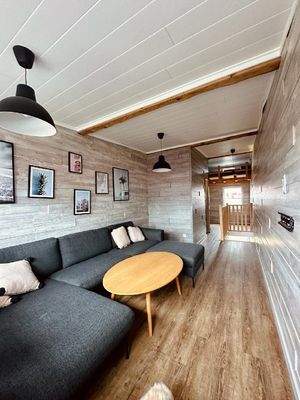 Wohnbereich/Blick zum Schlafbereich