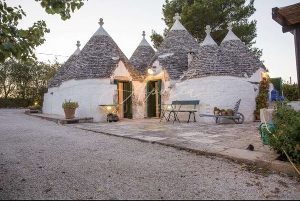 Ostuni – herrliches Areal mit Trulli und Pool