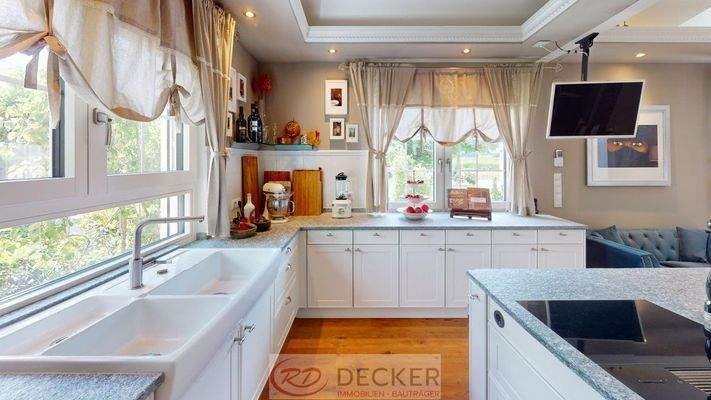 Landhausküche mit Ausblick