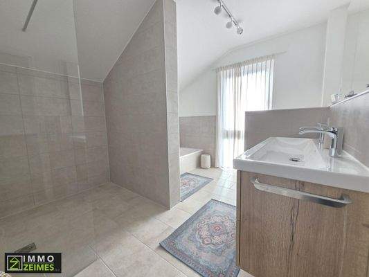 Z_ Bad OG. Welschbillig Einfamilienhaus.jpg