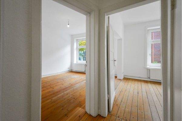 separate Türen für den Zugang in das Wohn- und Esszimmer - Rückbau zu drei Zimmern möglich