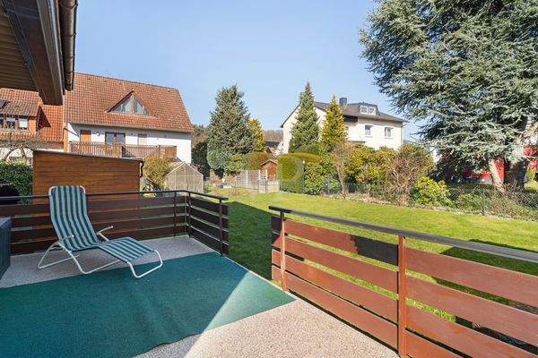 Terrasse führt in den Gartem
