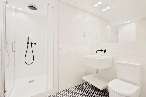 Chic Apartments Close to the Cathedral in Barcelona Barrio Gotico