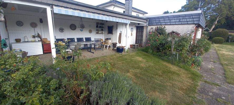 Zusätzl. überdachte Terrasse.jpg