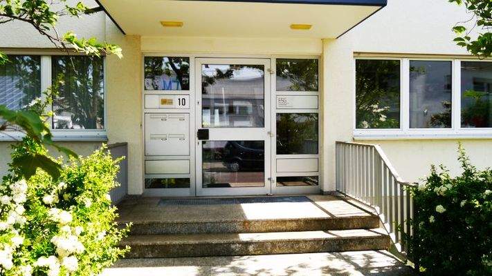 Eingang vorne aussen