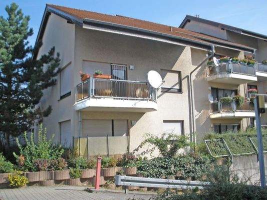 Rückwärtige Ansicht der Wohnanlage mit Balkonen