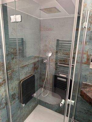 Bad Dusche mit Dampfdusche