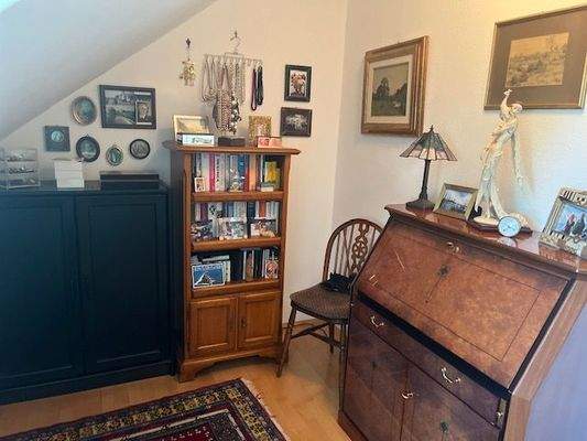 Schreibtisch im Schlafzimmer.jpg