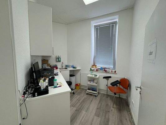 Büro-/Praxisflächen