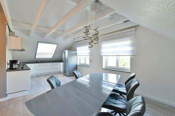 Küche mit Wohnbereich DG