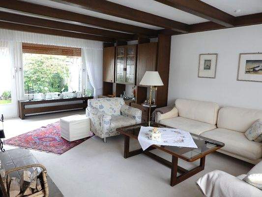 Das ca. 31 m² große Wohnzimmer...