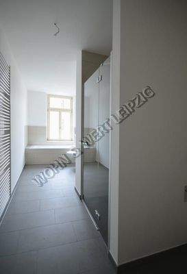 Tageslichtbad mit Wanne+Dusche