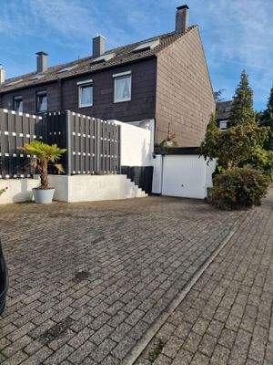 Garage und Stellplatz