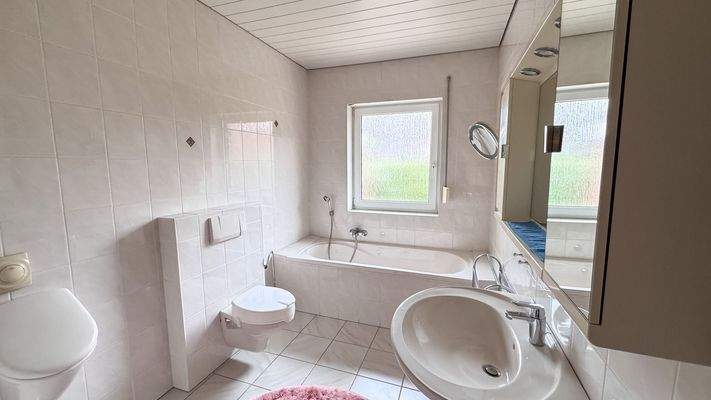 Badezimmer en Suite des Schlafzimmers 1