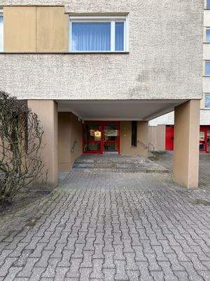 Aussen - Hautpeingang Nr. 2.jpg