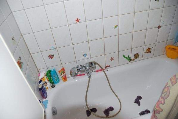 Kleines Bad mit Wanne