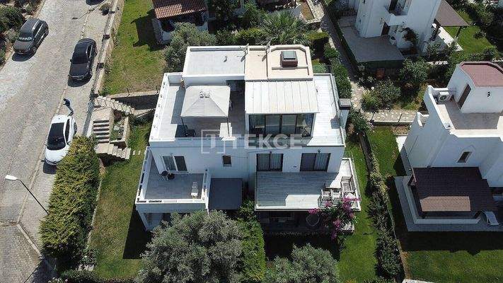 Twin Villa with Detached Garden and Sea View in Bodrum Türkbükü