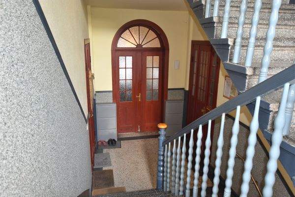 Treppenhaus zum Haupteingang
