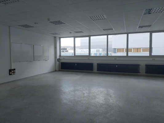 Werkstatt mit Büro und Lagerbereich