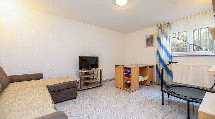 Kinderzimmer 3 - Büro UG