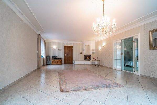 Das großzügige Wohnzimmer