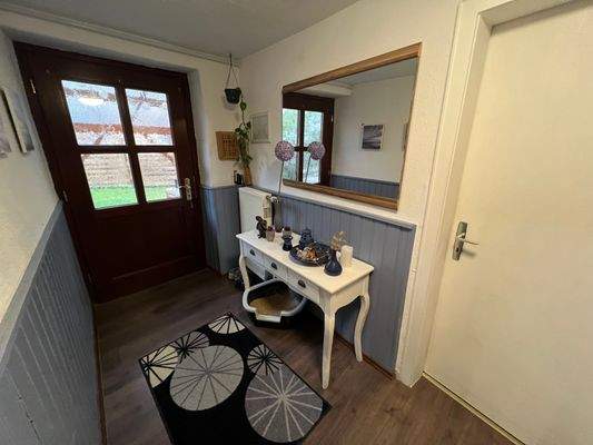Hauseingang und Flur EG