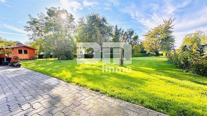 Großer Gartenbereich