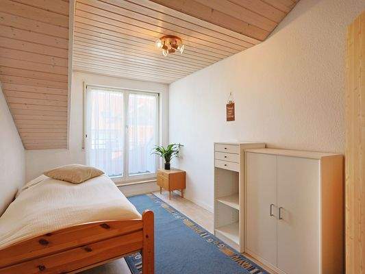 Schönes, helles Zimmer mit kleinem Balkon