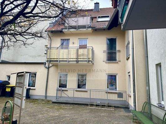 Innenhof und Kellereingang