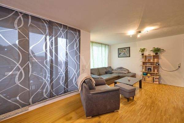 Wohnzimmer mit Zugang zum Westbalkon