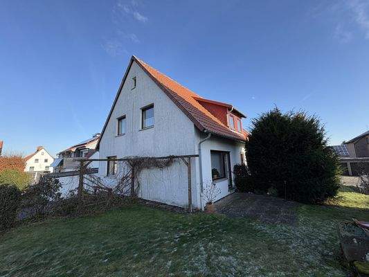 Rück- und Seitenansicht mit Terrasse