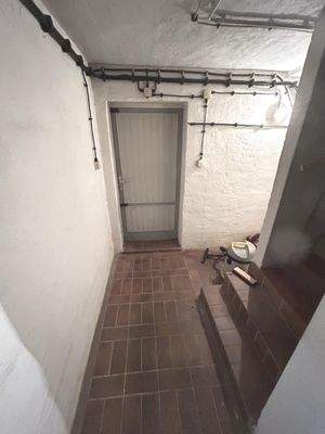 KG: Aussenzugang, Flur