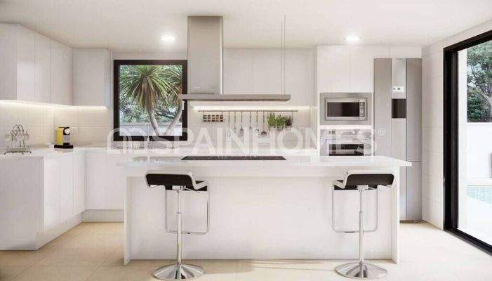 Villas with Private Pools and Gardens in San Juan Alicante